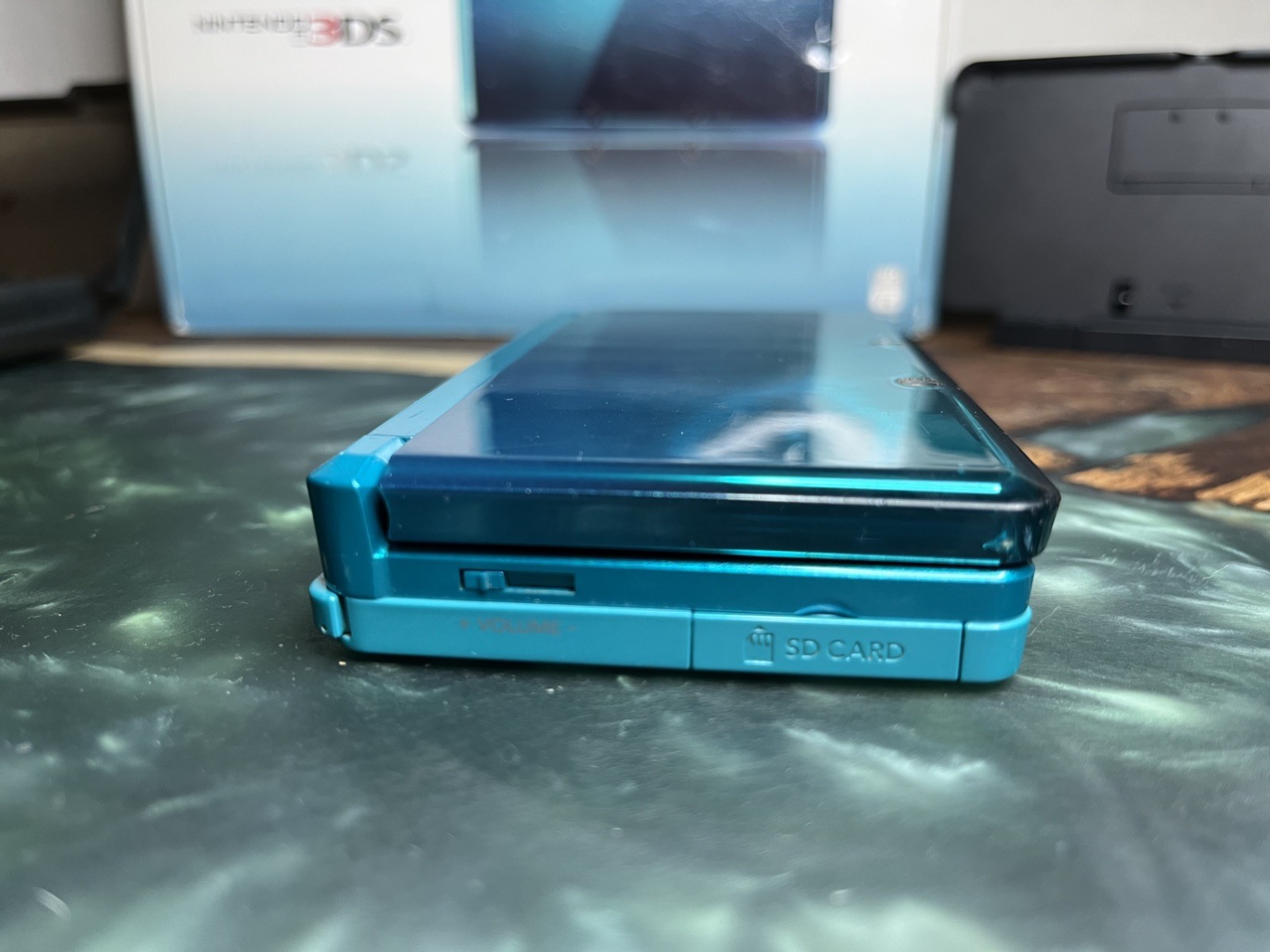 Nintendo 3DS 2GB OG box, Tested and fully functional.