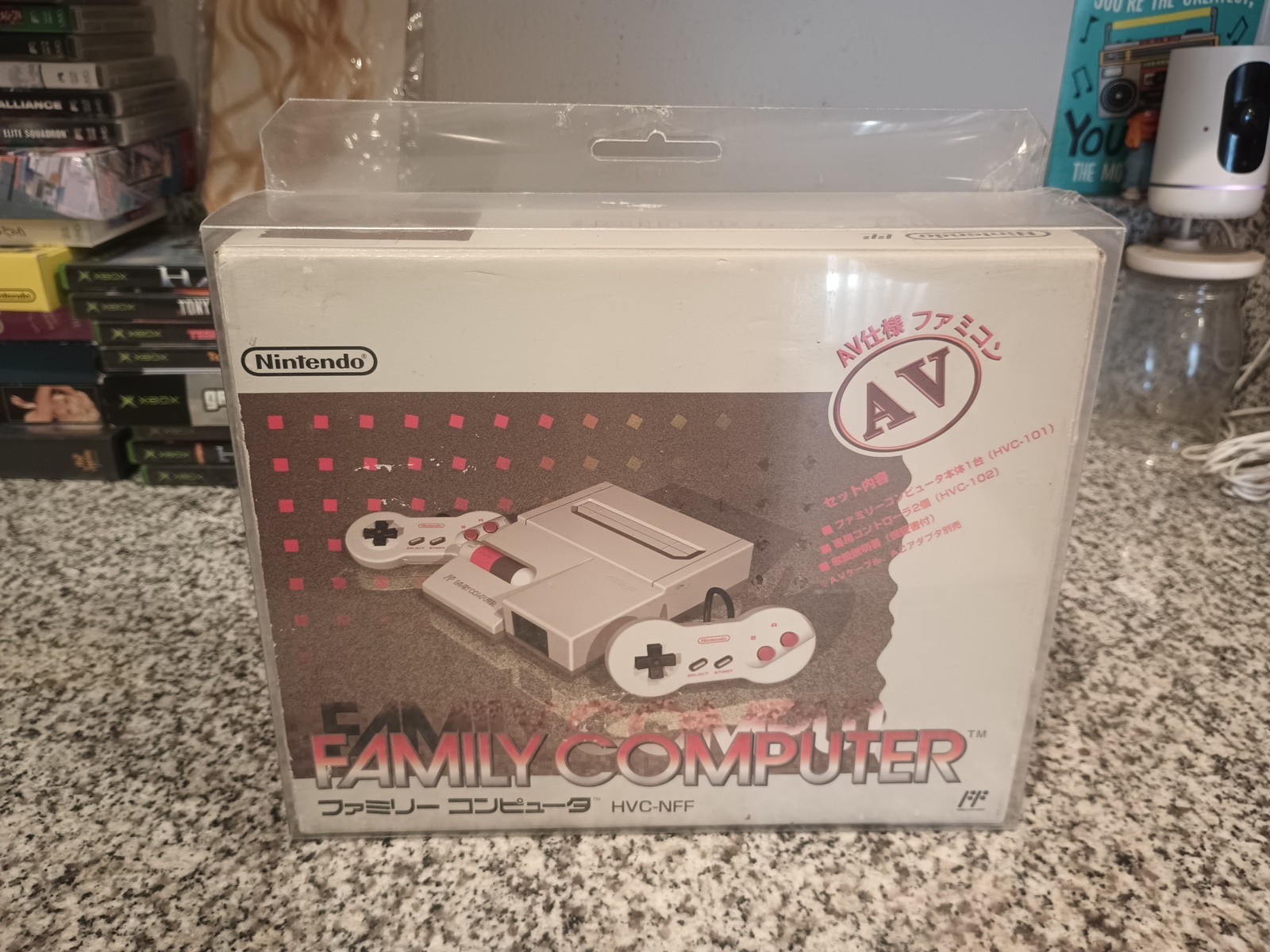 NEW Nintendo Famicom AV HVC-101 Console *GREAT BOX – COLLECTORS ITEM*