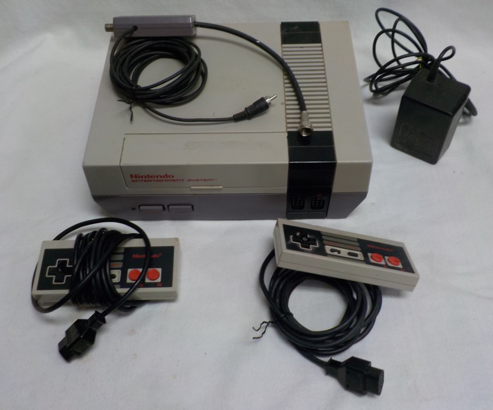 Nintendo NES Console – White/Gray – Needs Repair