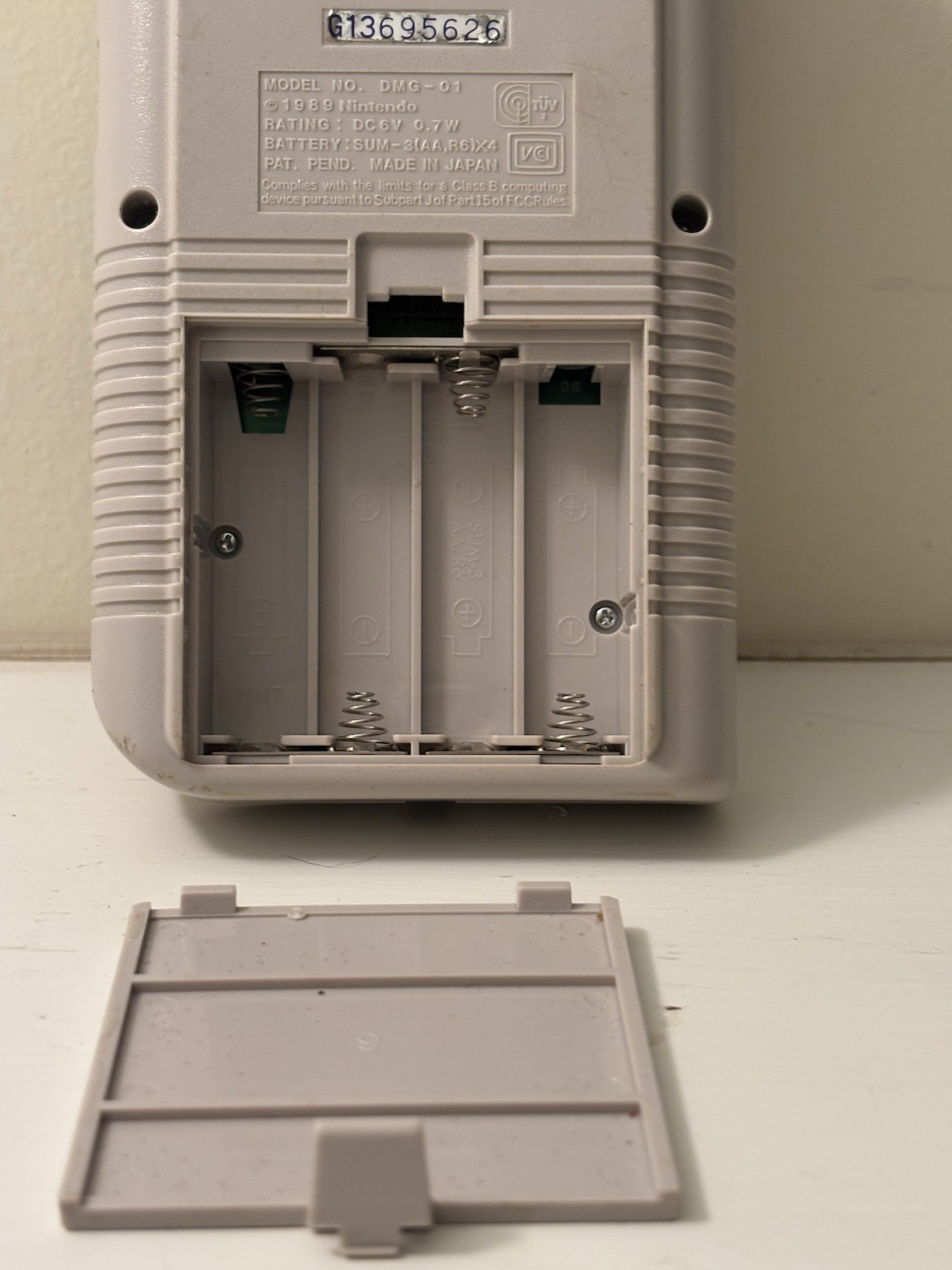 Nintendo Game Boy DMG-01 Gray Handheld System Dot Matrix Display Stereo Sound