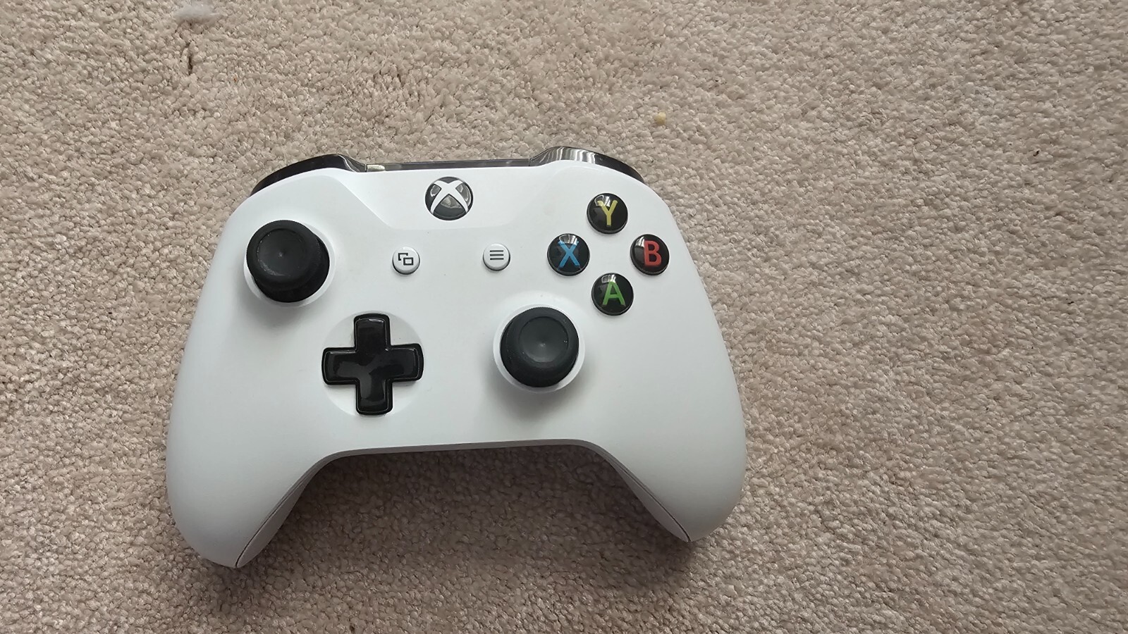 Xbox One S 1TB Console – White (XBS1TB) with hitman 2 and farcry 6.