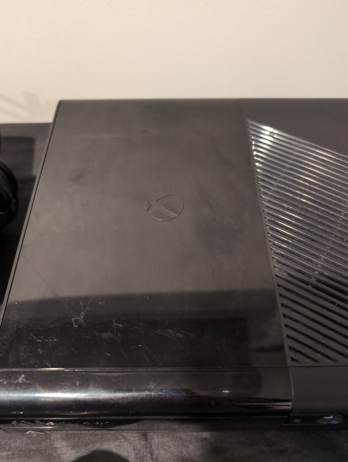 Microsoft Xbox 360 S Console W/Cords + Controller Black