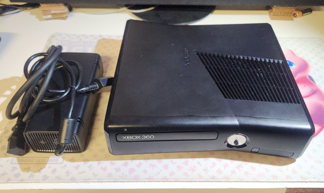 Microsoft Xbox 360 Slim With Power Brick and 1TB HDD (SEE IMAGES)