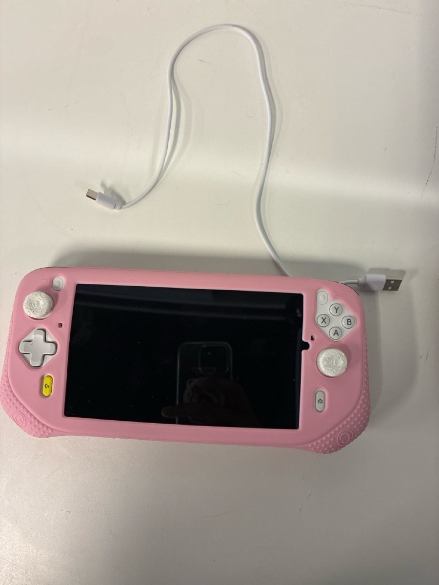 LOGITECH CLOUD HANDHELD WHITE WITH PINK COVER AND CHARGING CORD (P18029245)