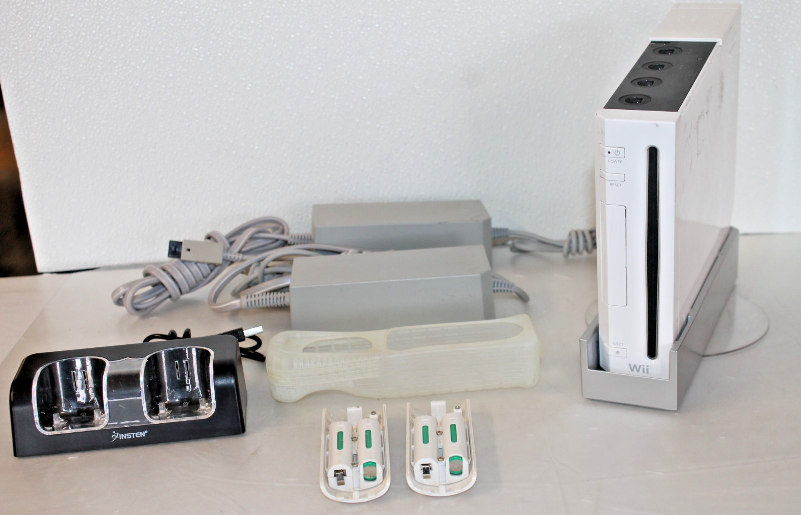 Nintendo Wii RVL-001 512 MB Home Console – White
