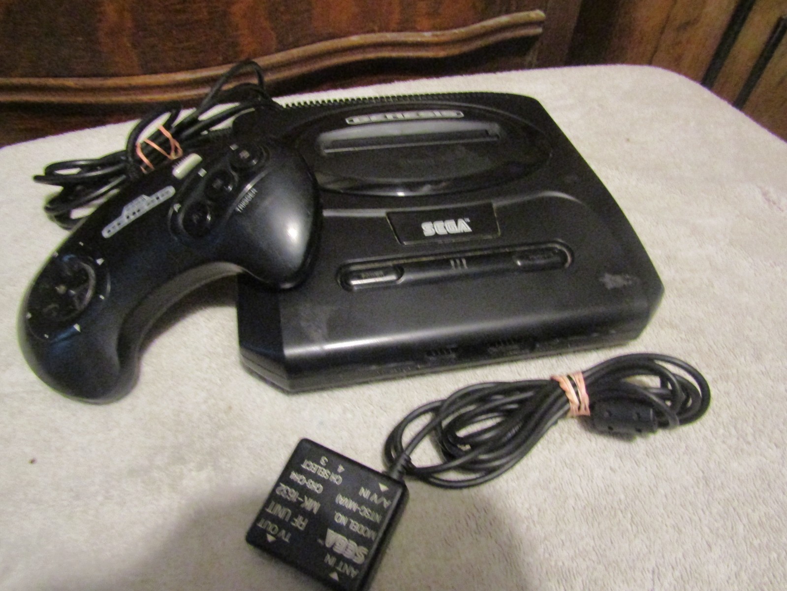 SEGA Genesis Model MK-1631 Video Game System 1 controller/rf unit UNTESTED