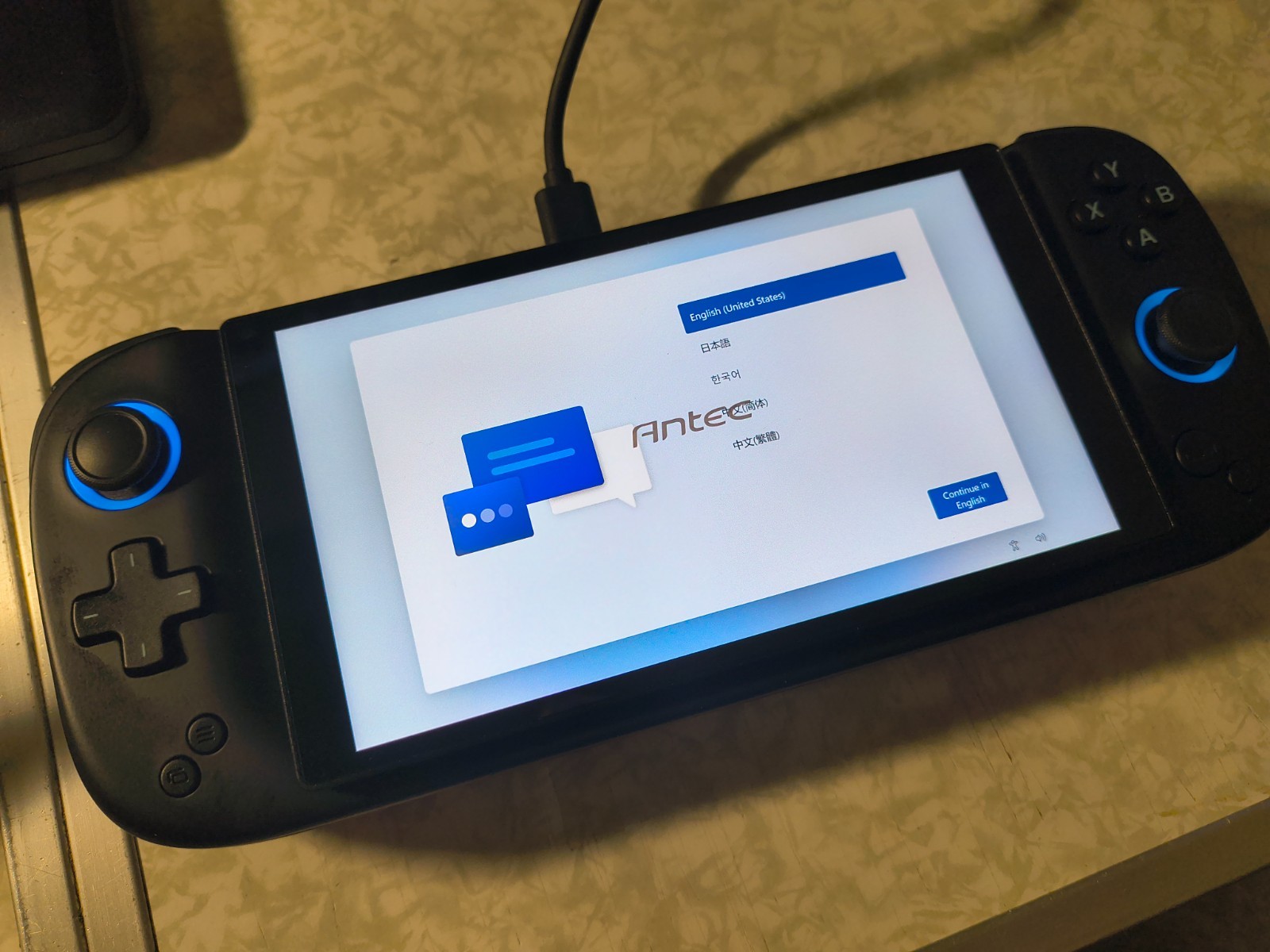 Handheld Windows 11 Pc