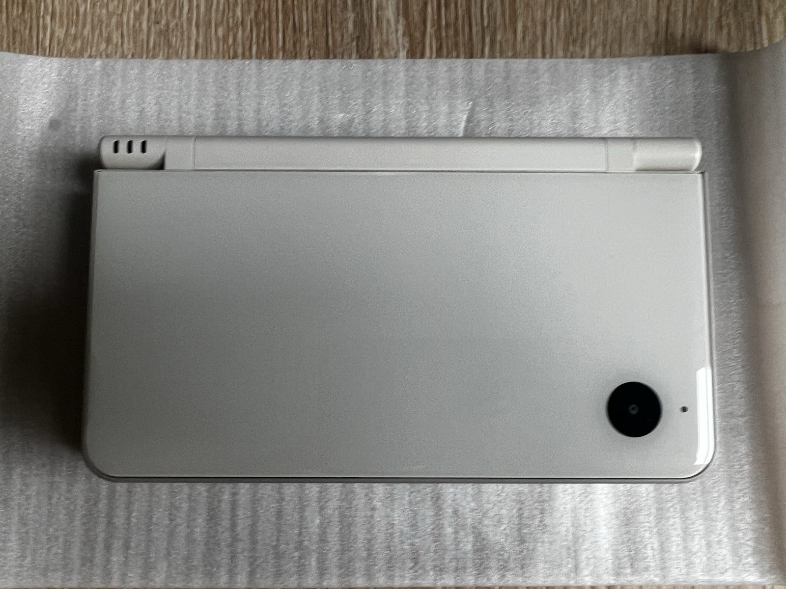 MINT Nintendo DSi LL White NTSC-J Wi-Fi Handheld Console w/ Box Stylus AC