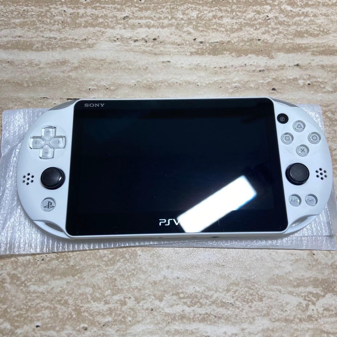 PS Vita PCH-2000 Glacier White Complete in Box Excellent Condition 7038