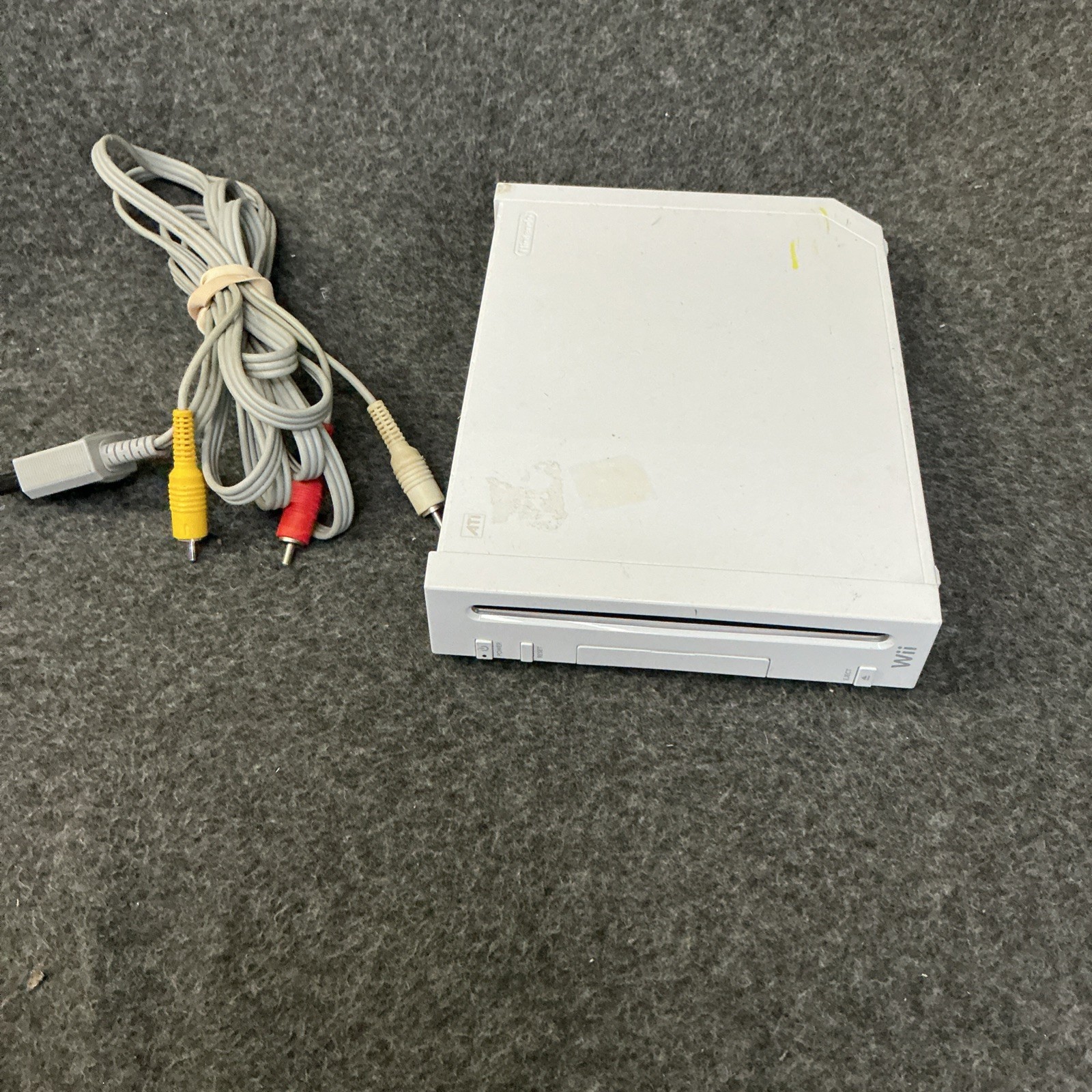 Nintendo Wii RVL-001 512 MB Home Console With AV Cords Only. Tested
