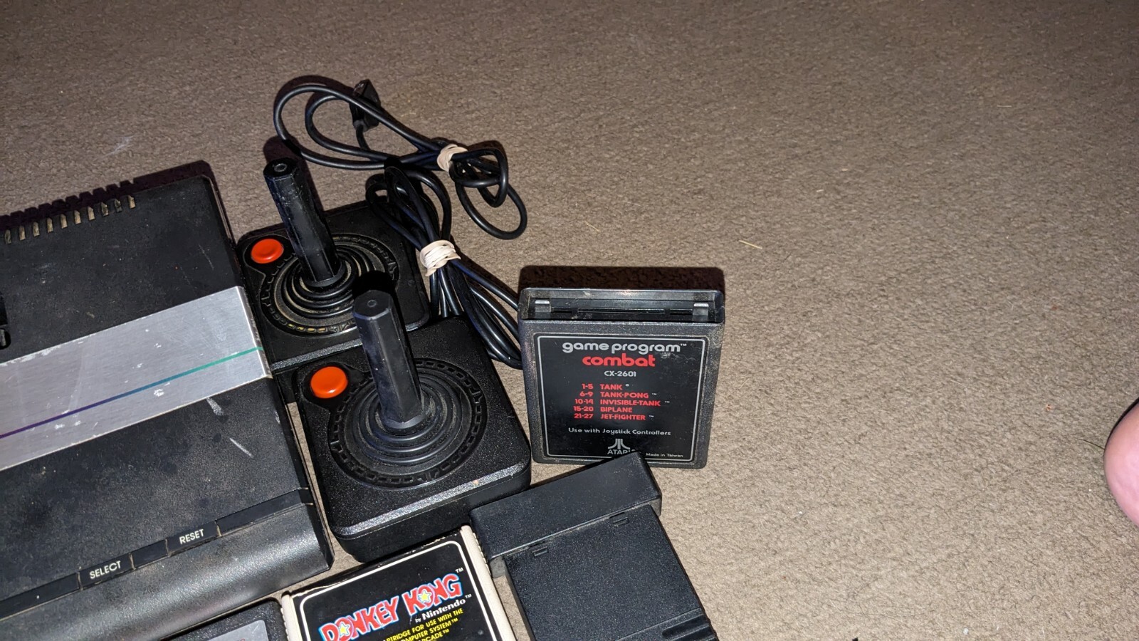 Atari 7800 system 20 Games,2 Controllers hook ups Tested to work Good condition