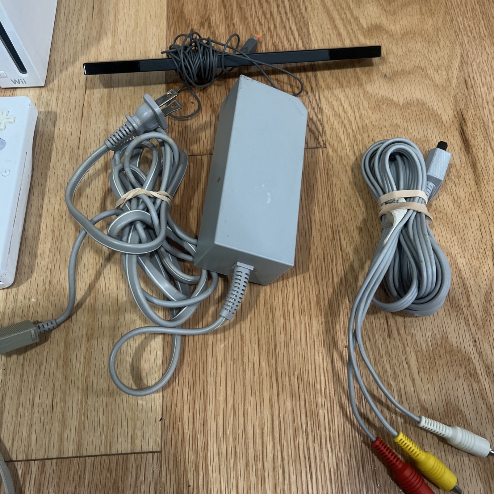 Nintendo Wii RVL-001 White Console NTSC-U/C w/ Remote Sensor Bar Power AV Game