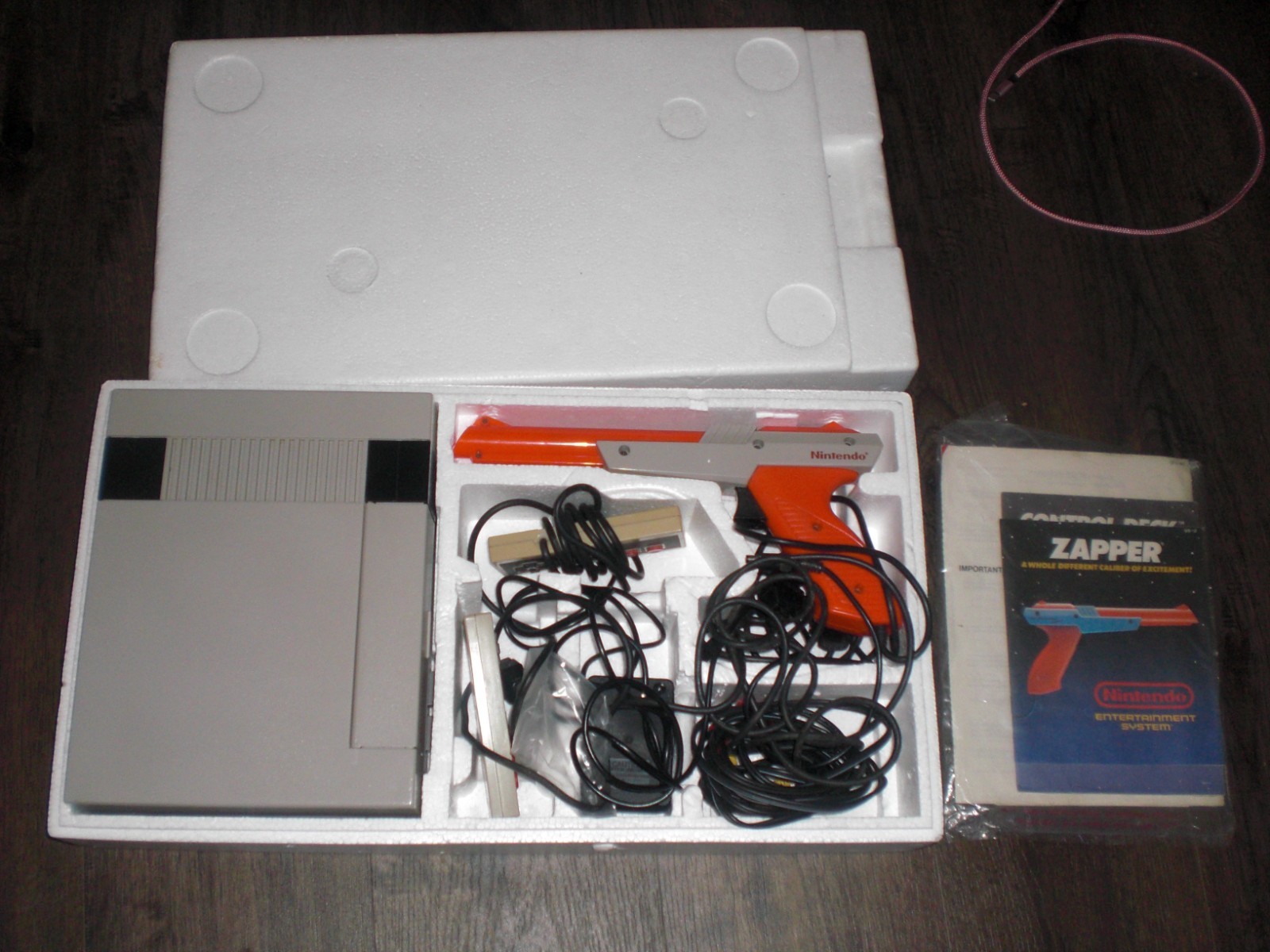 Nintendo NES Console CIB Box Manuals Inserts System Styrofoam OEM Controller ++