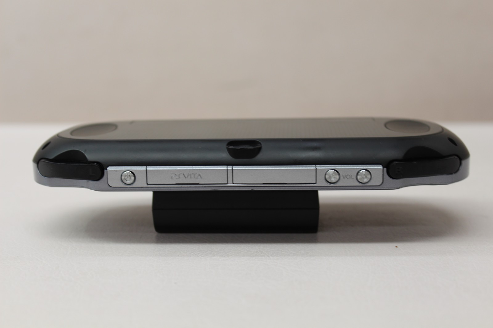 Sony PS Vita PCH-1001 Black Handheld System w/ Charger & 4GB SD Card