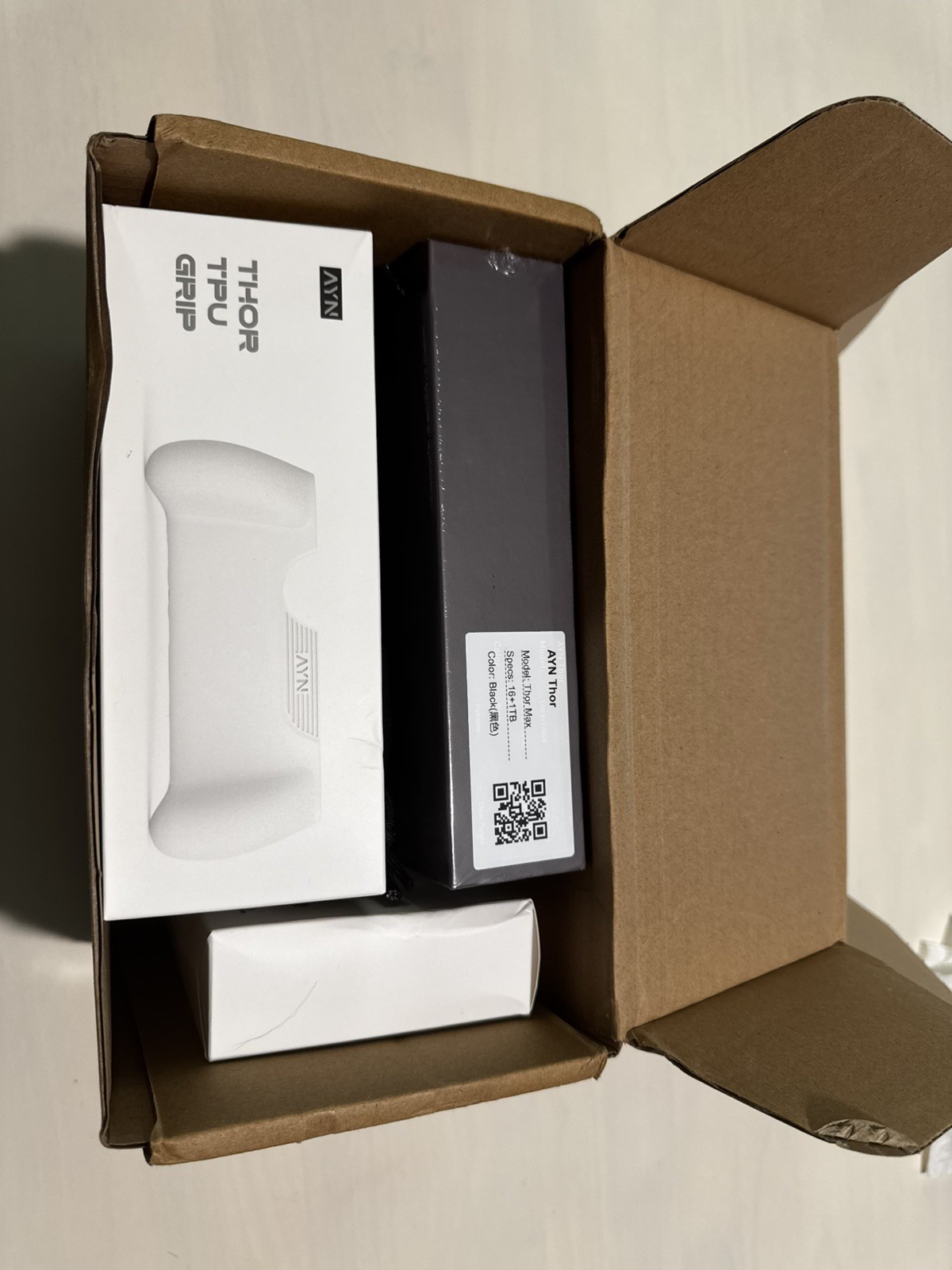 AYN Thor Max 1TB/16GB/UFS 4.0- BLACK – Batch 3 – Brand New/Sealed w/accessories