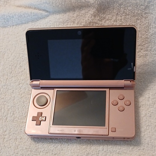 Nintendo 3DS Pink Handheld System 3D Gaming Console w/ Headphone Jack 2011