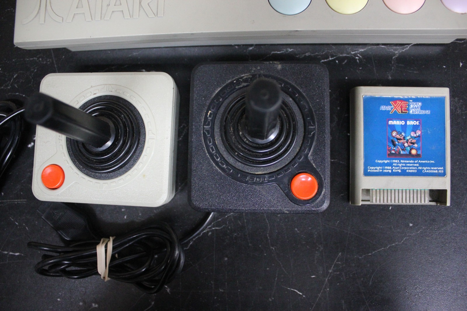 Atari XE System Gaming Console W/ 2 Joysticks & Mari Bros Cartridge/Vintage