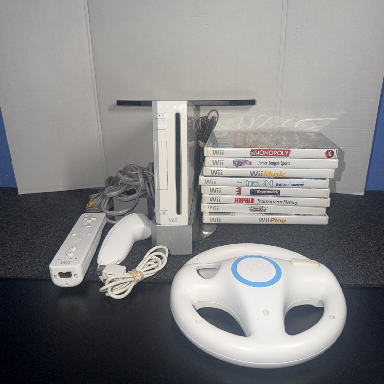 Nintendo Wii RVL-001 Console Bundle 1 Controller 1 Nunchuck 8 Games Tested