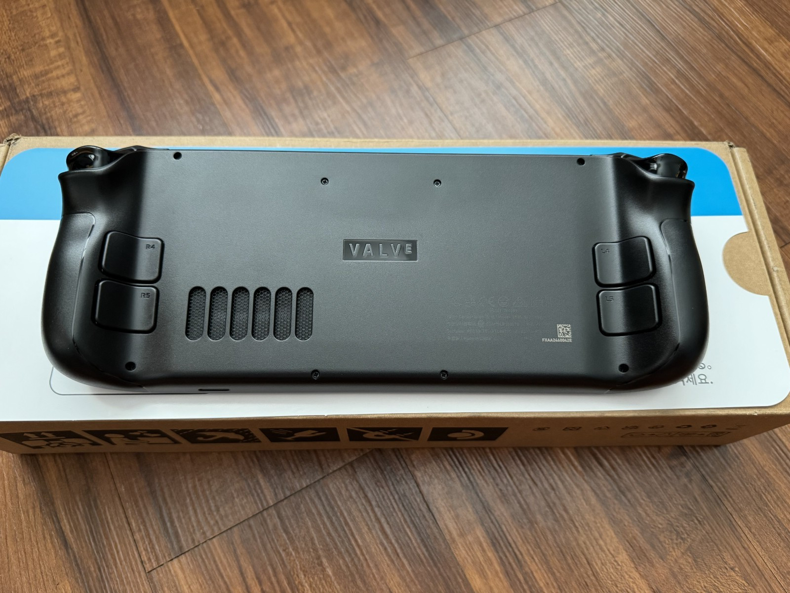 Valve Steam Deck LCD 256GB Handheld Console Black w/ Carrying Case