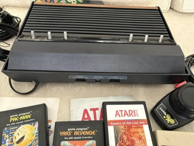 Atari 2600 Vintage 1980 Video Computer System Works on modern TV’s EXCELLENT!