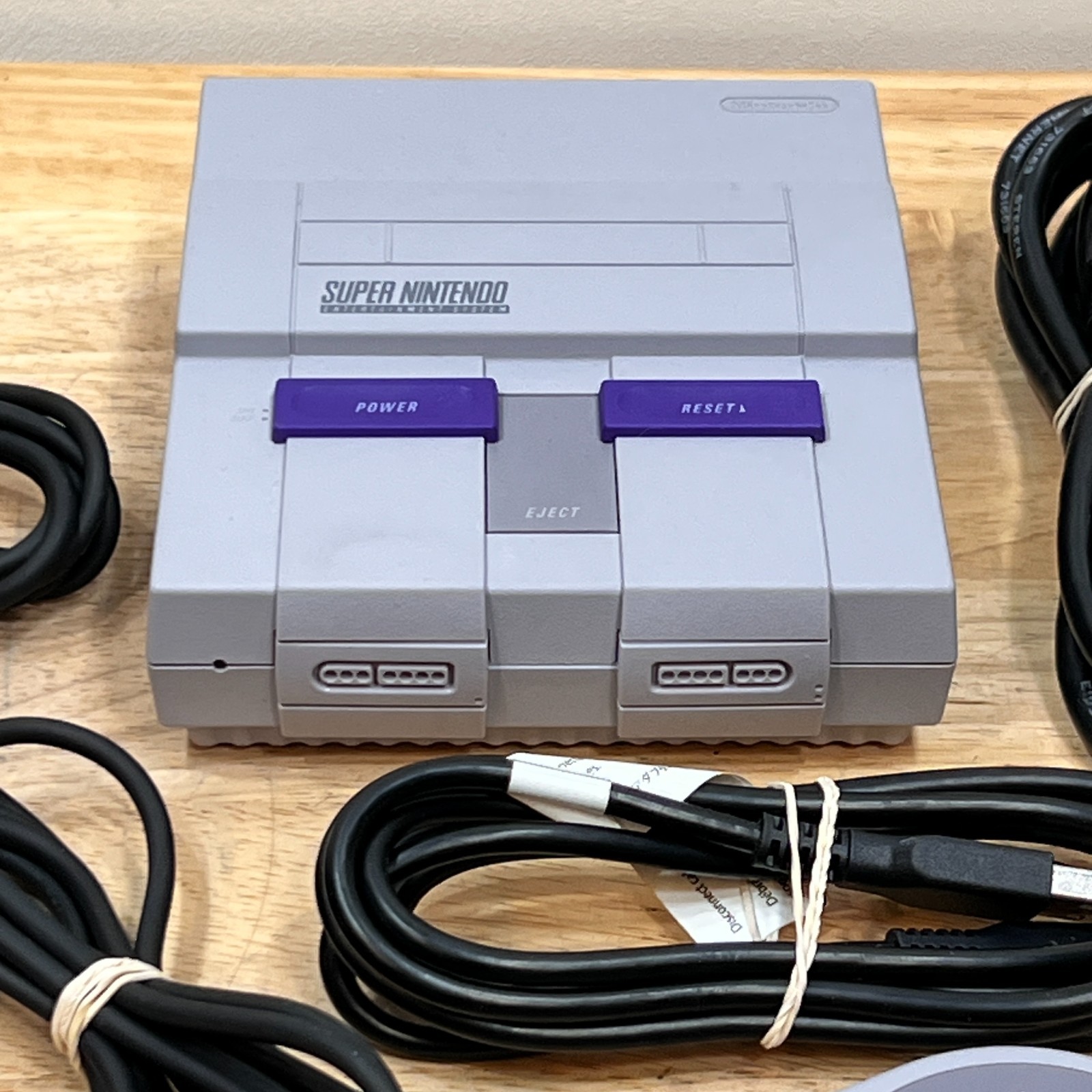 Nintendo SNES Classic Edition Mini Console Bundle CLV-201 2 Controllers HDMI