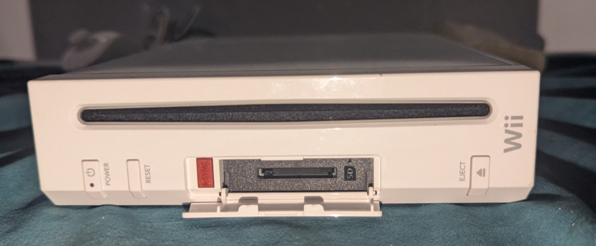 Nintendo Wii Gaming Console RVL-001 (USA) W/ One Wii Remote Controller