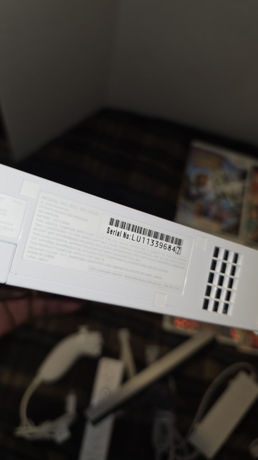 Nintendo Wii RVL-001 512 MB Home Console – White Bundle with 4 Games