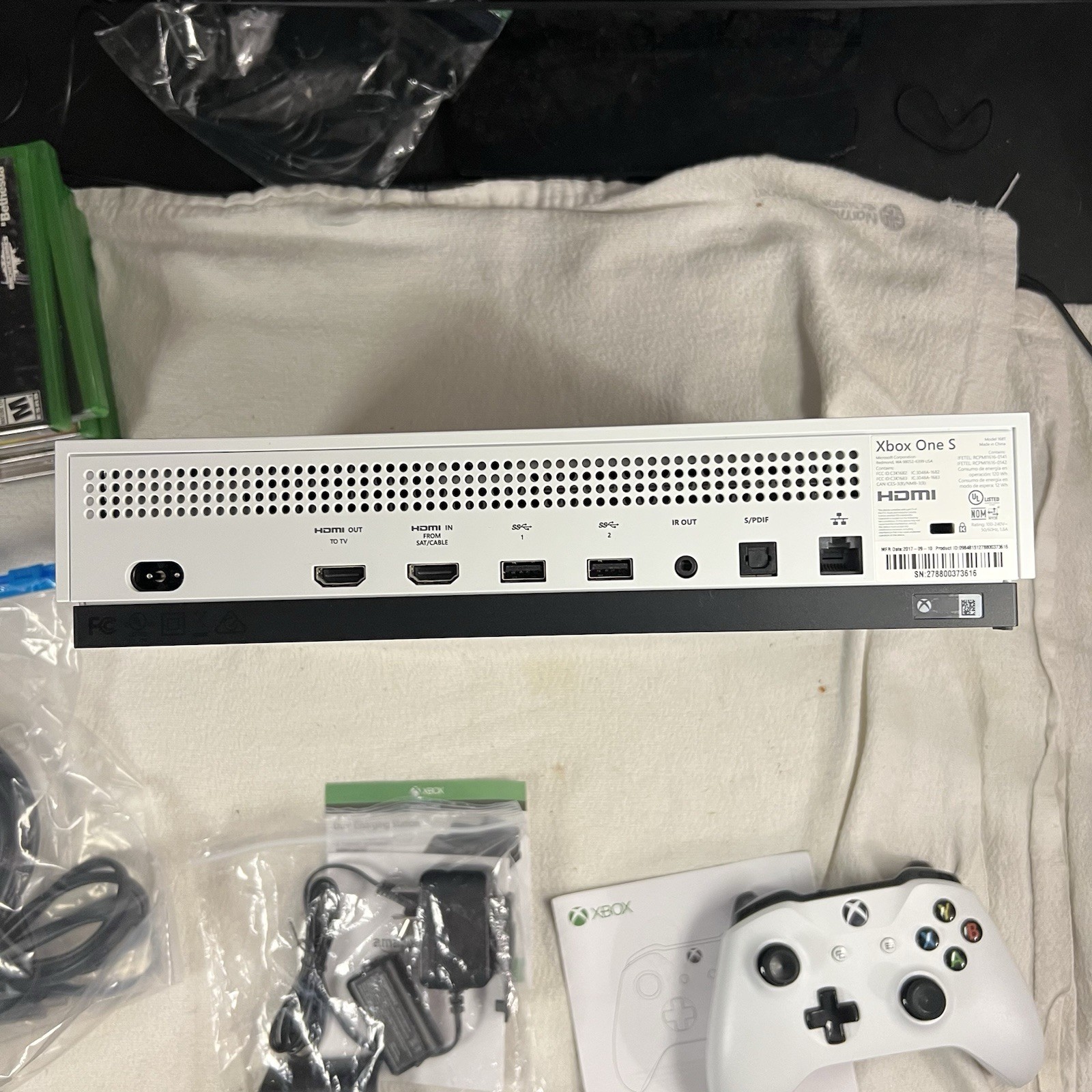 Microsoft Xbox One S White Console Bundle 5 Games