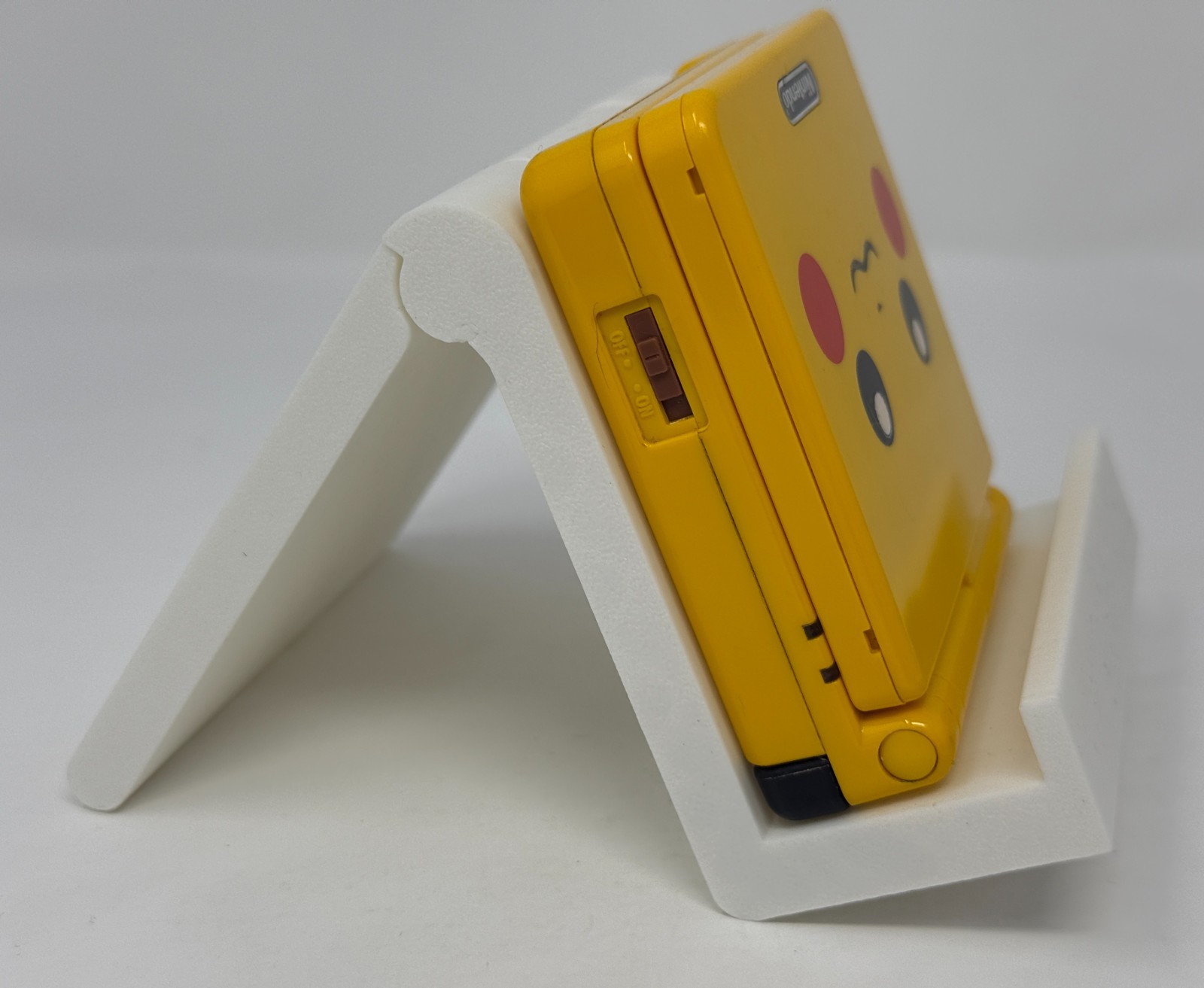 Nintendo Gameboy Advance SP Toys «R» Us Exclusive Limited Edition Pikachu IN BOX