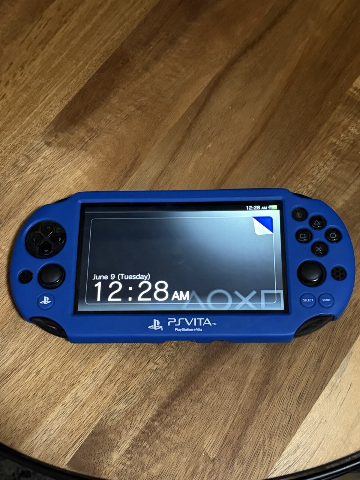 PS Vita PCH-2000 No Scratches Console Memory Sticks Charger Used Good Cond.