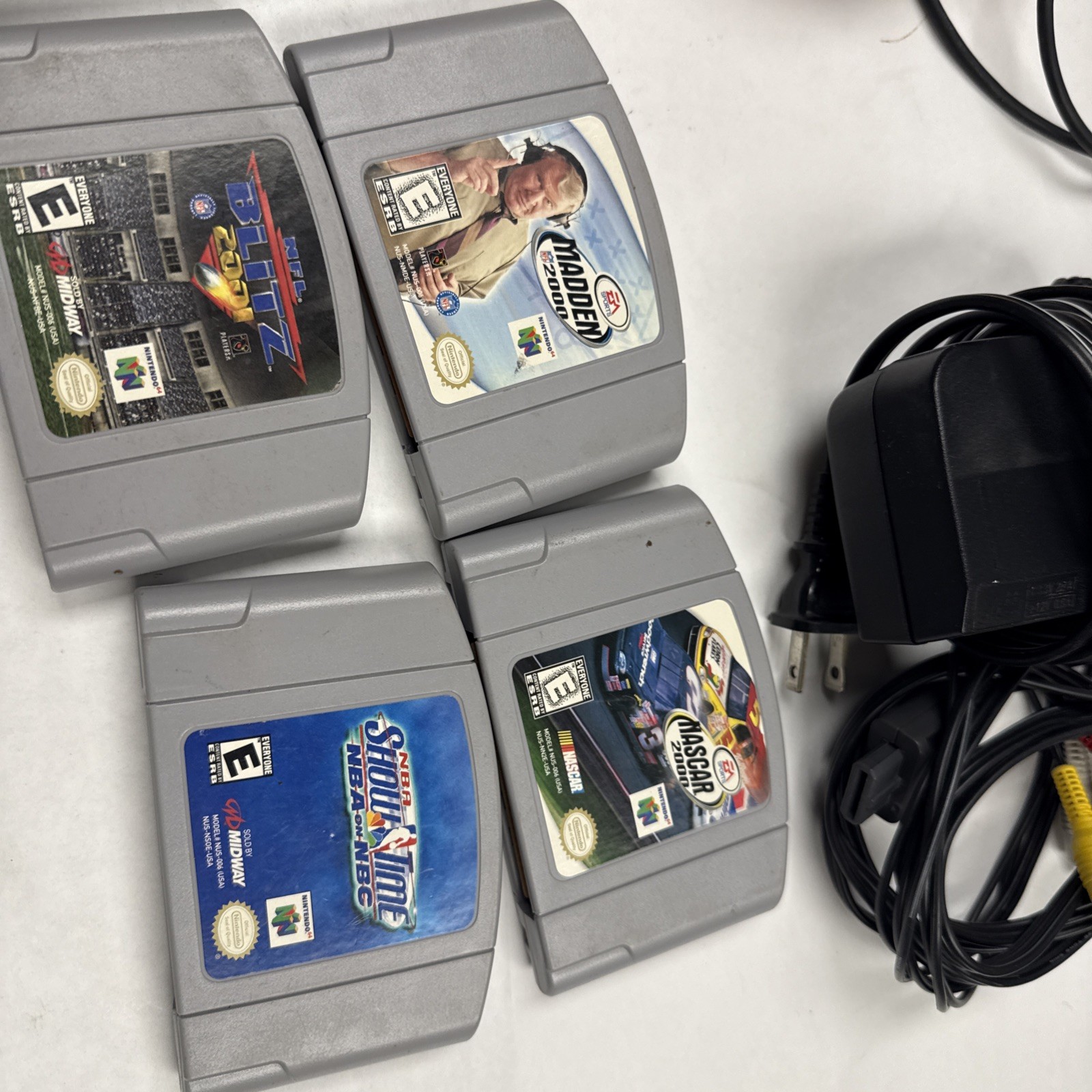 USED Nintendo 64 N64 Black console , Red And Gray controllers NUS-001 4 Games