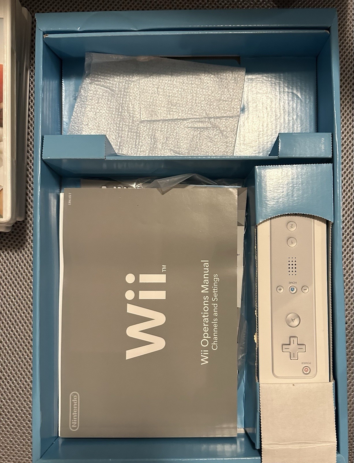 Nintendo Wii Console Complete In Box w/ 4 Games & Multiple Controllers