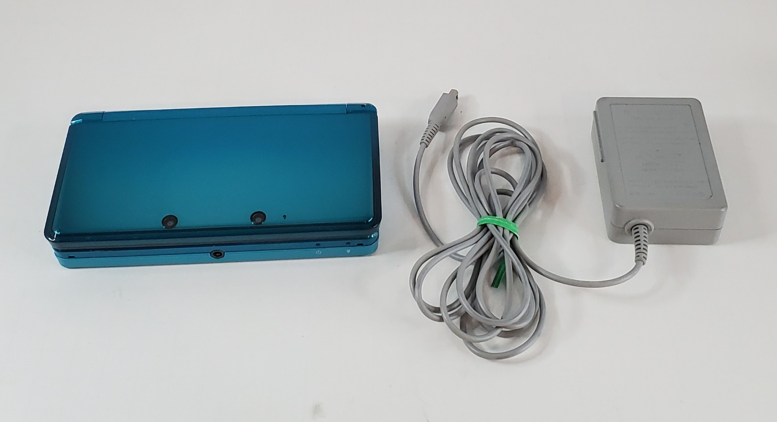 Nintendo 3DS Handheld System – Aqua Blue USA MODEL – No Stylus