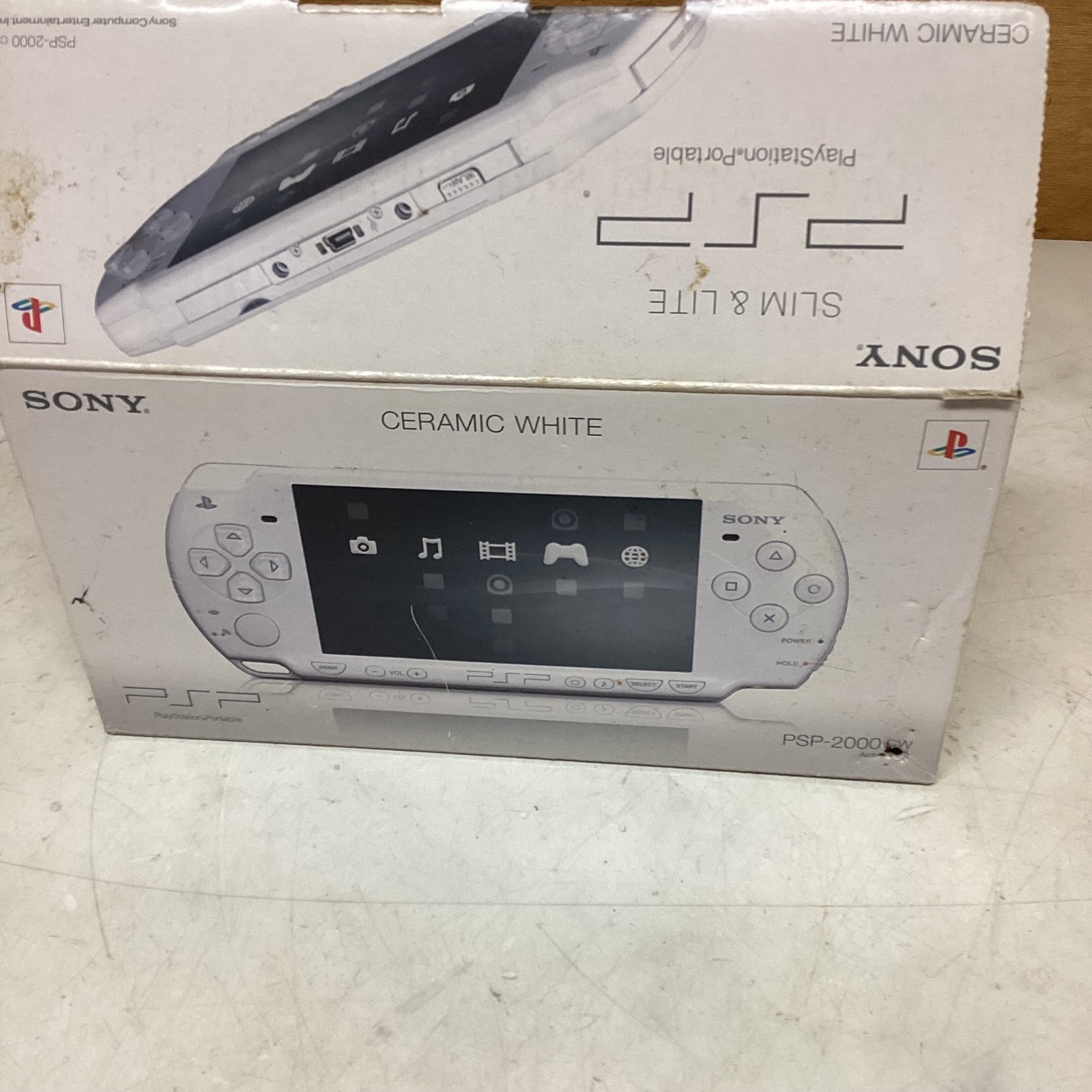 Sony PSP-2000 Ceramic White Console Boxed Junk With Game AC Adapter