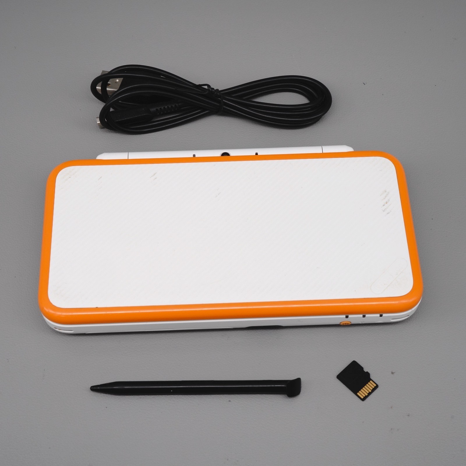 Nintendo «New» 2DS XL Console White & Orange w/ extras (USA)