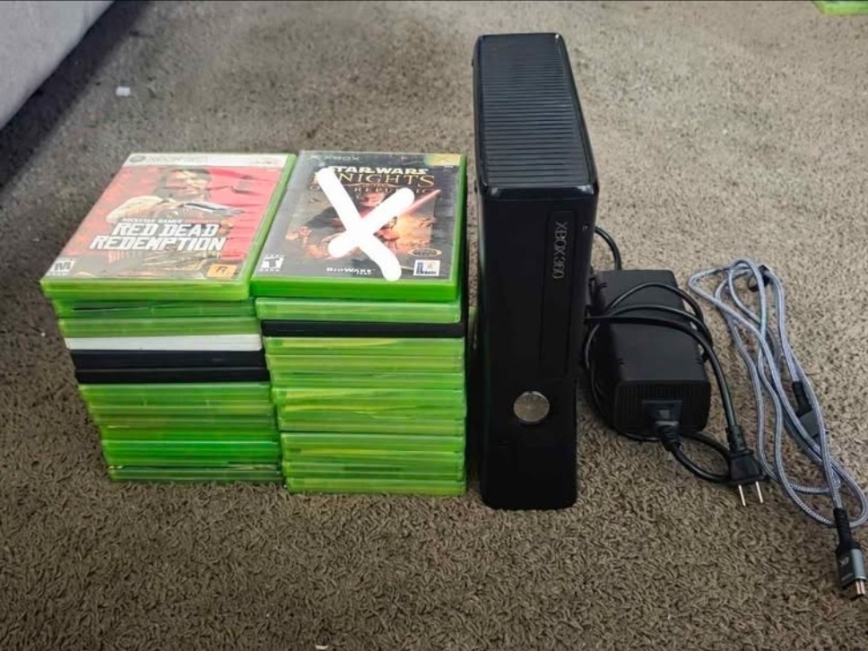 Xbox 360 Slim 4gb With 15 Games