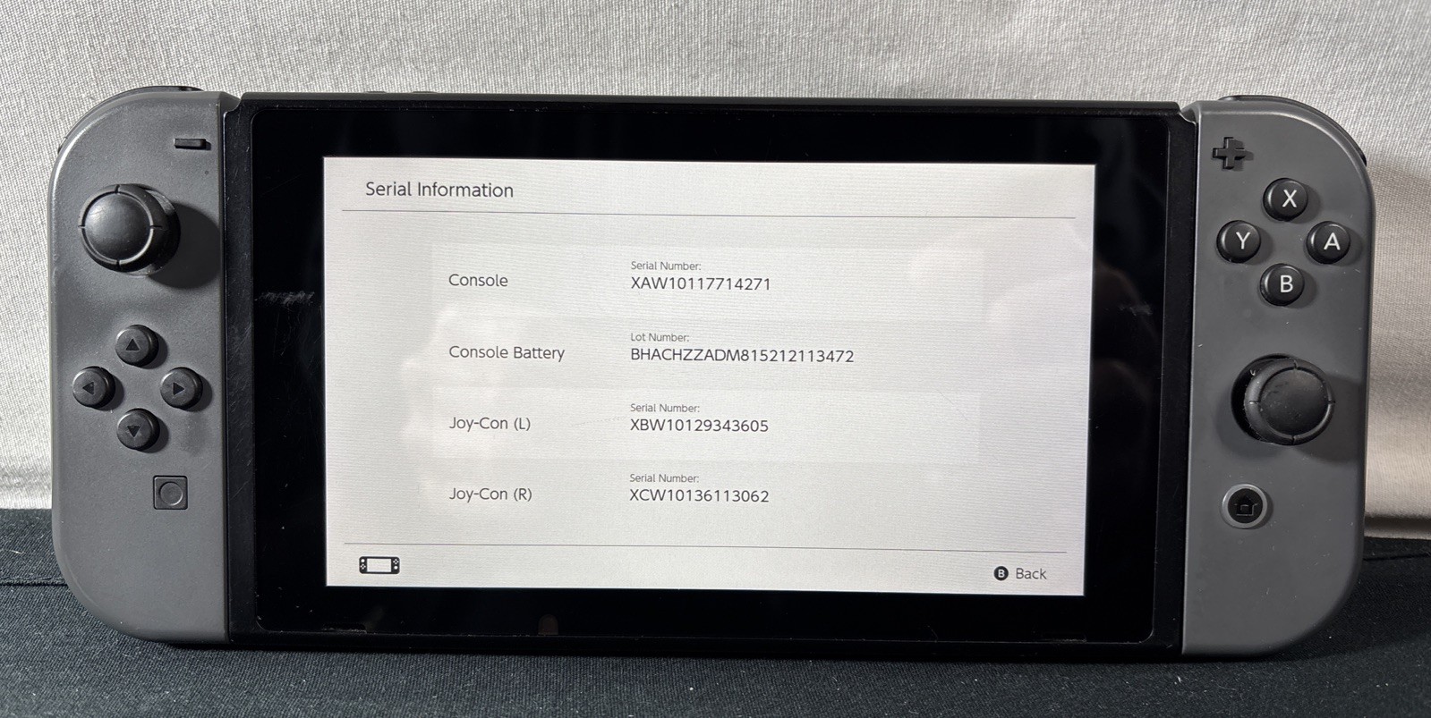 Nintendo Switch HAC-001 Console Tablet w/ Grey Joycons – Tested (Cosmetic Wear)