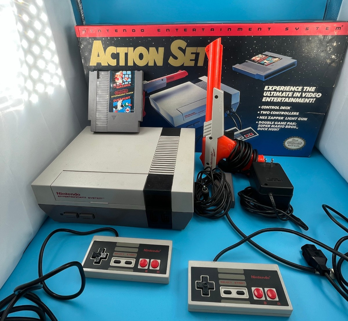 Nintendo NES Action Set (Blue Box), Mario/Duck Hunt, Cords, Controlers, Zapper