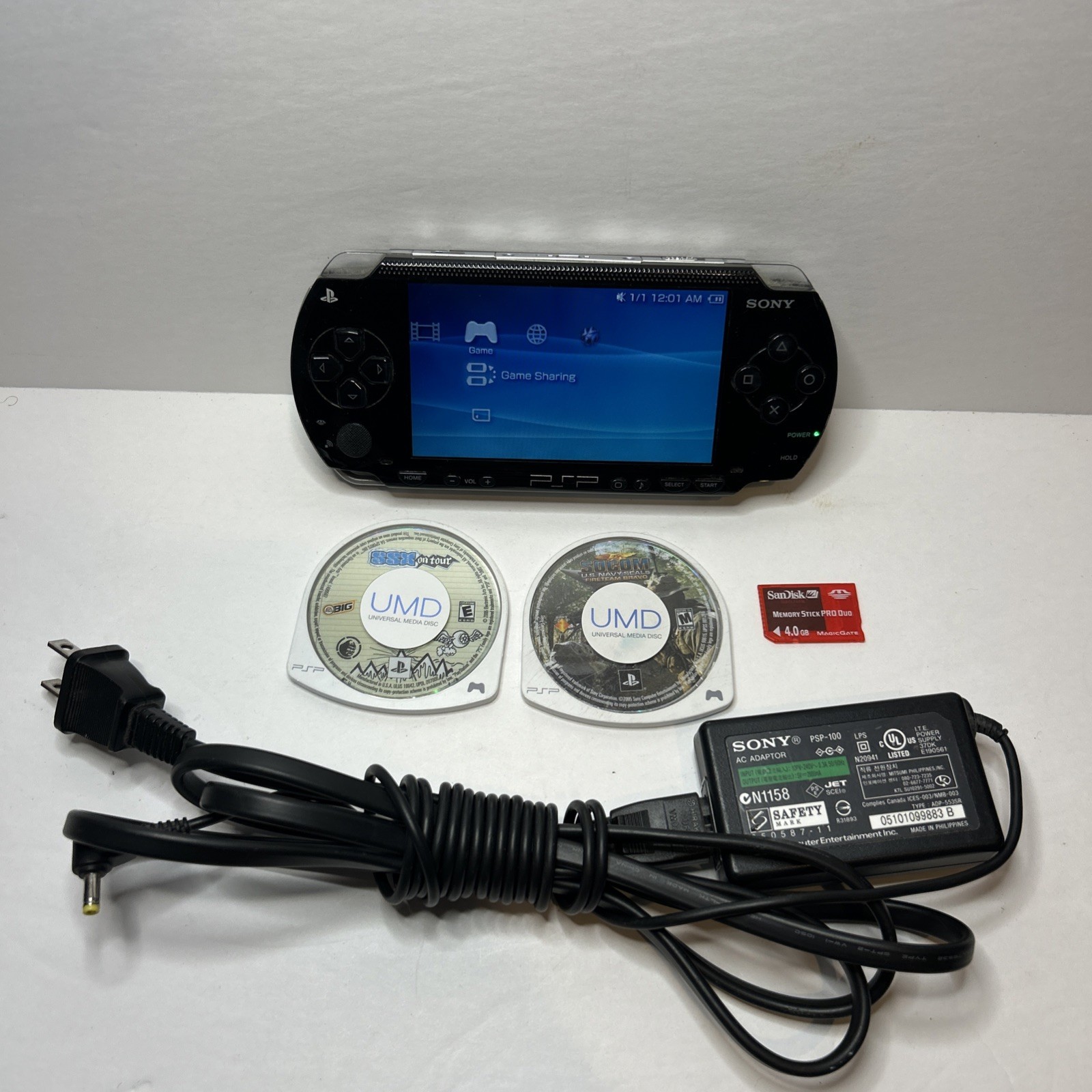 Sony PSP 1001 Console Bundle Tested w/ Charger Case, 4GB Card & 2 Games
