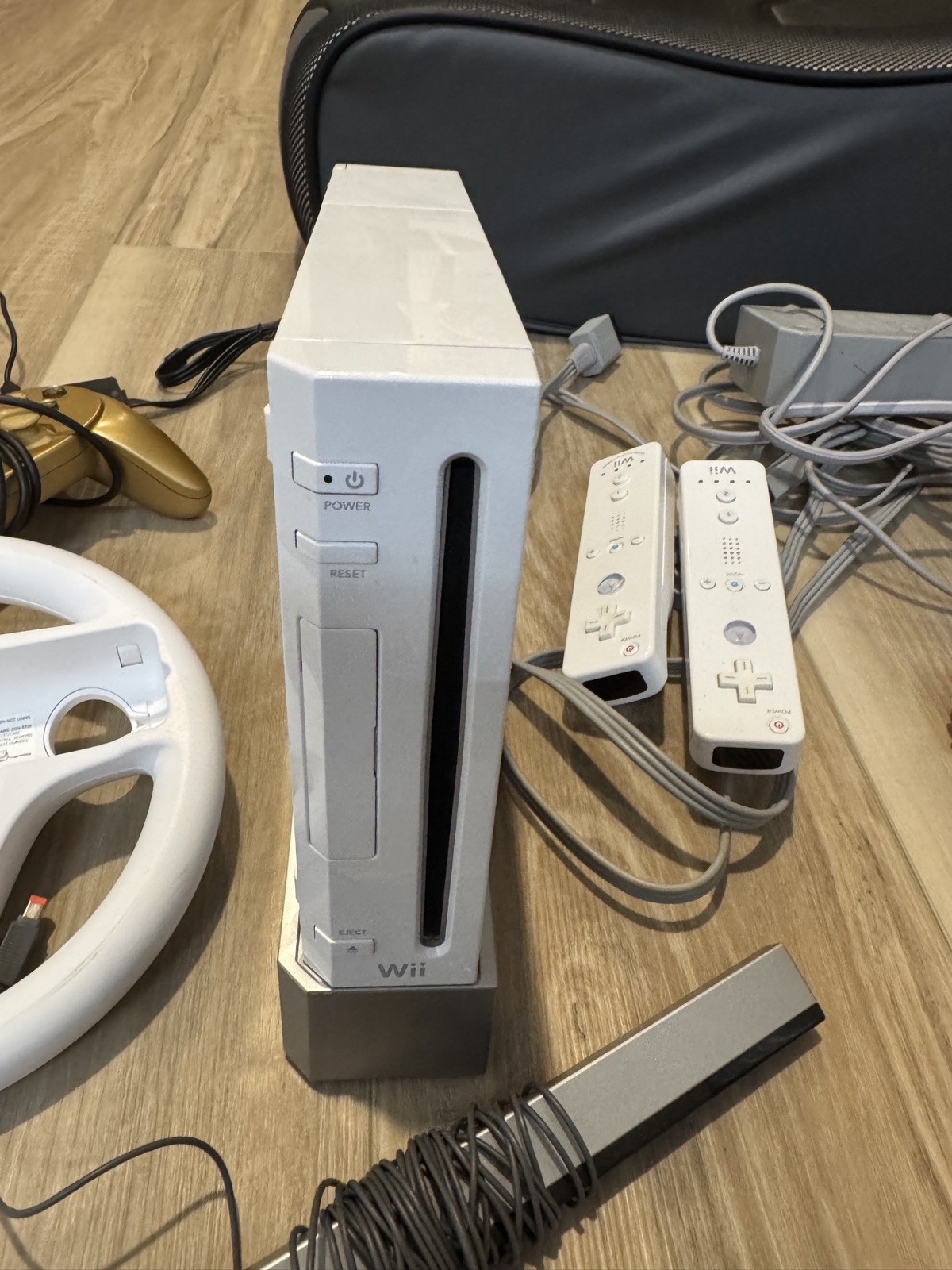 Nintendo Wii Game Console + 2 Remotes, 3 games, 1 goldeneye controller,