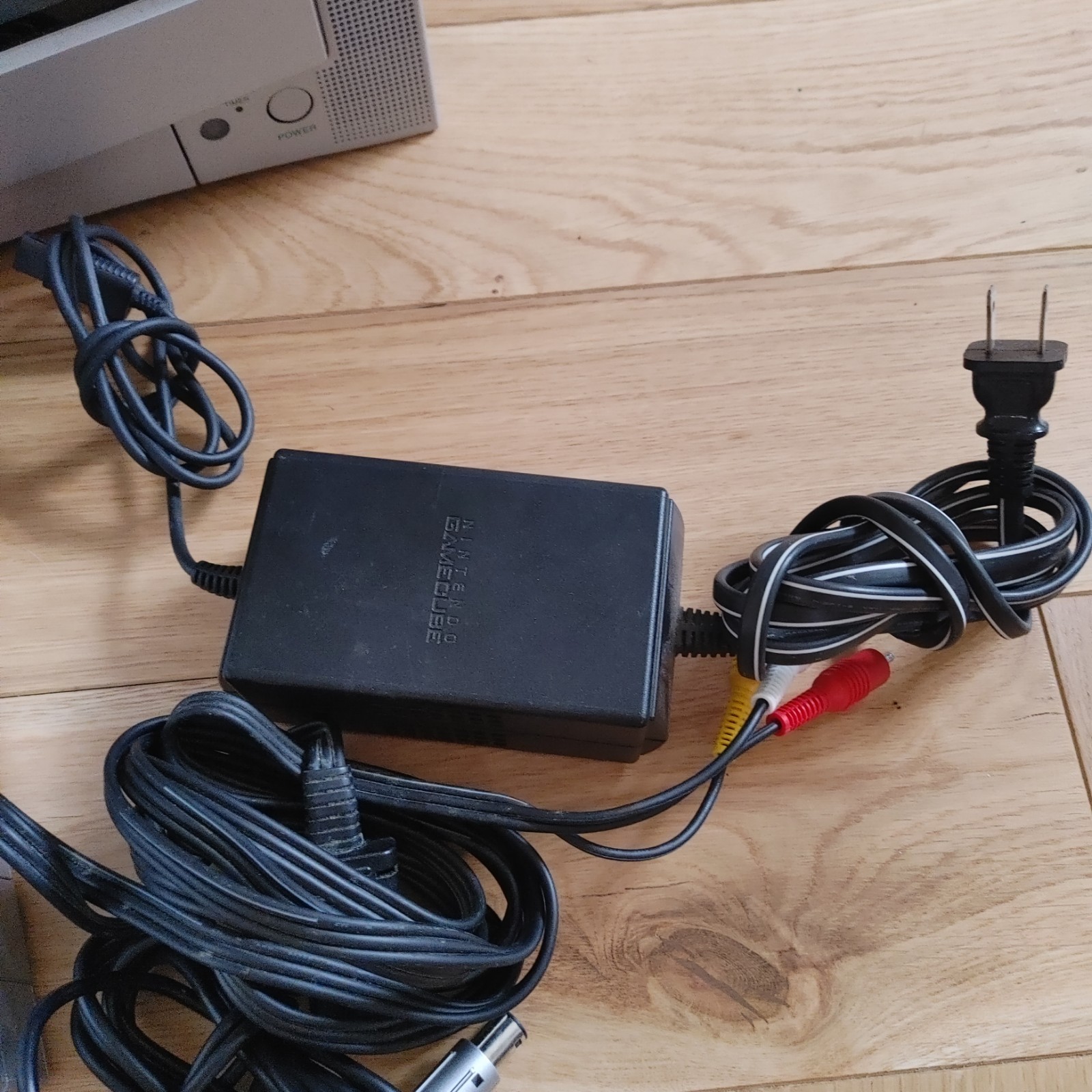 Nintendo GameCube Platinum Console With Game 4 controllers Cords Tested