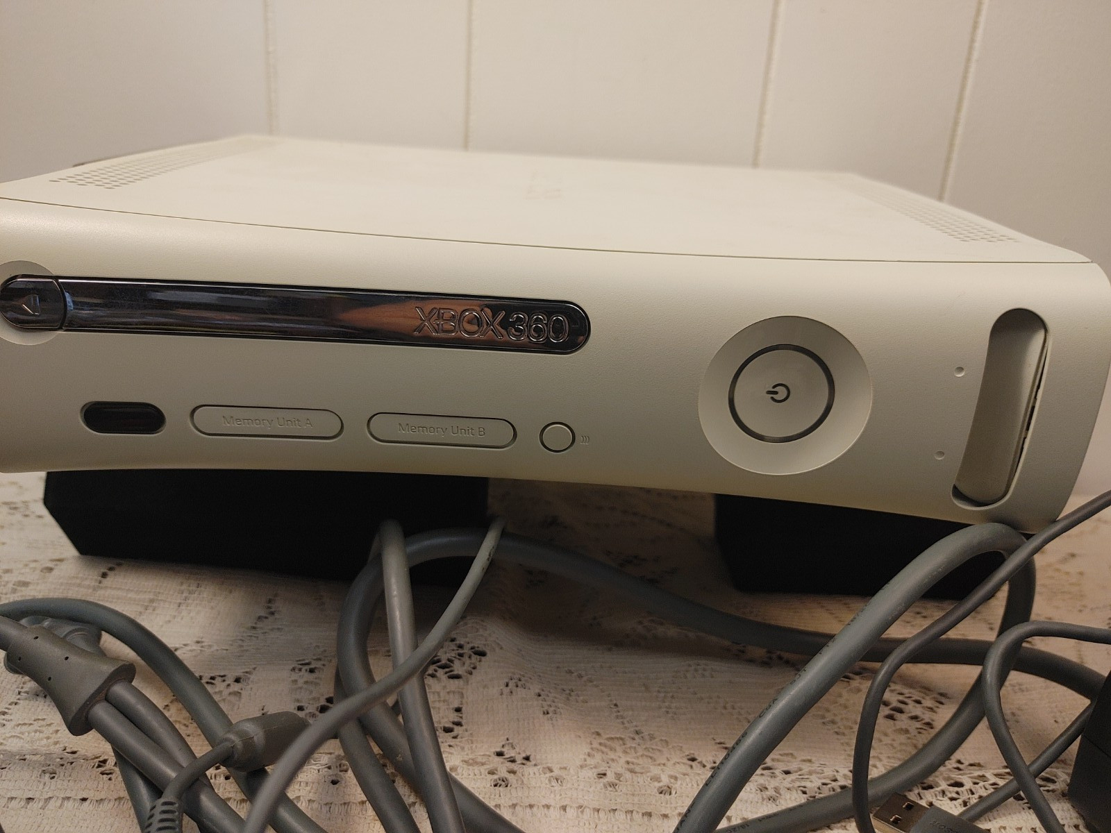 Xbox 360 Console With 120 GB Hard Drive (NOT READING GAMES) w/ Controller +Games