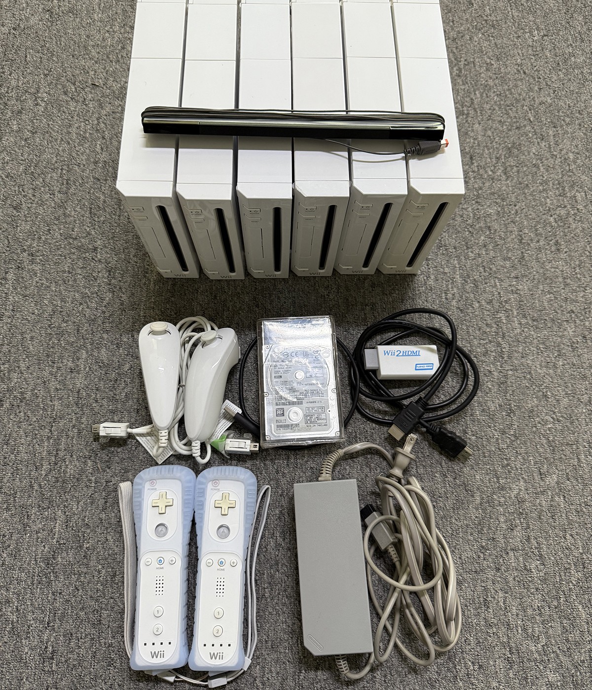Nintendo Wii Console HD (2 Original Wii Remotes & 320GB Harddisk) Plug and Play