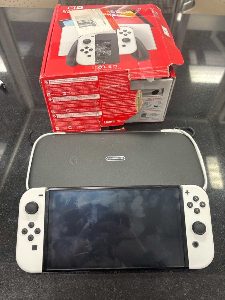 NINTENDO SWITCH HANDHELD – OLED – HAC-016 Comes with items in shown (B02102747)