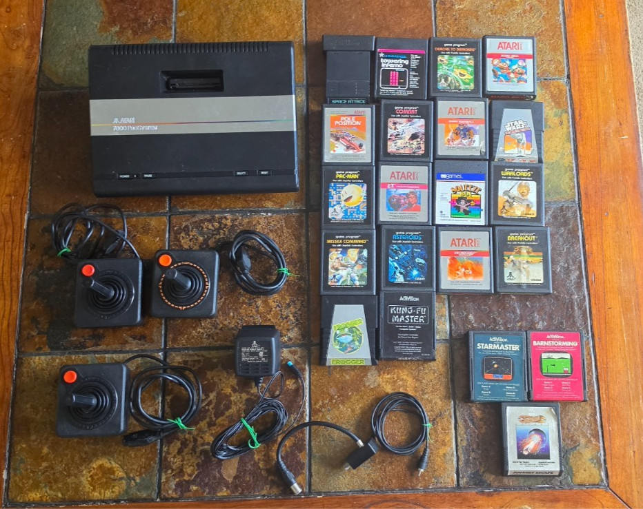 Atari 7800 Video Game Console with 21 Games & three controllers