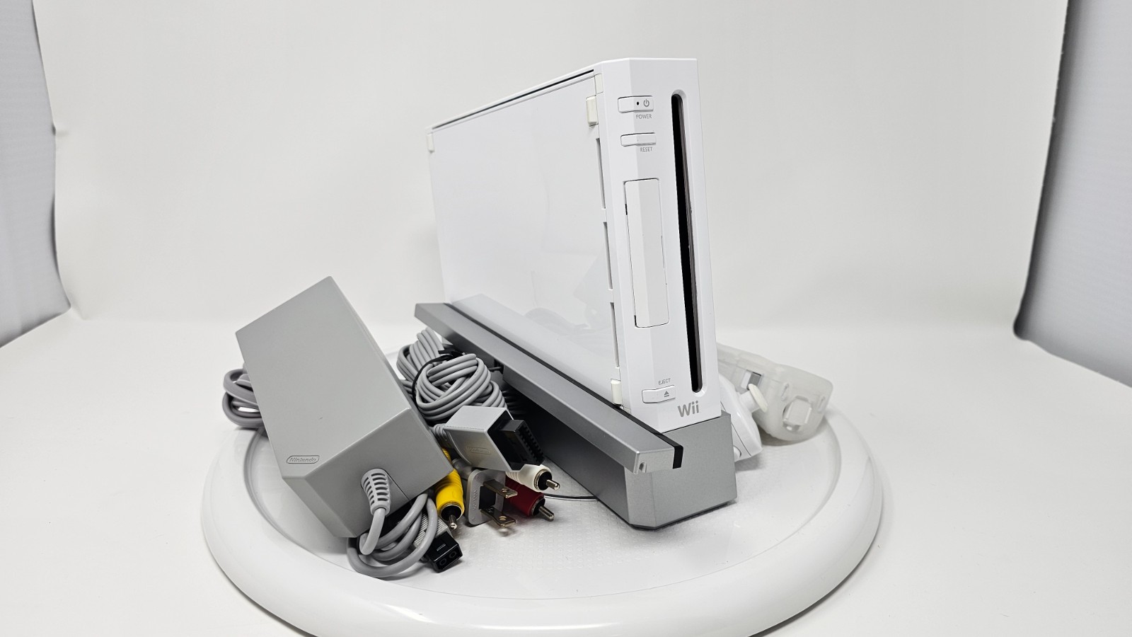 White Nintendo Wii RVL-001 Game Console – Tested – ! Plays GameCube Games Too !