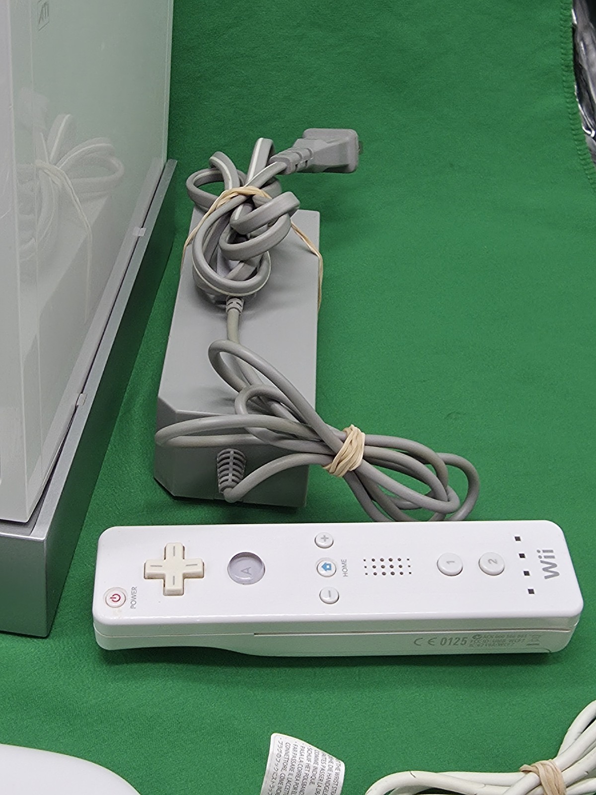 Nintendo Wii Video Gaming Console System RVL-001 White With Cables SD Controller