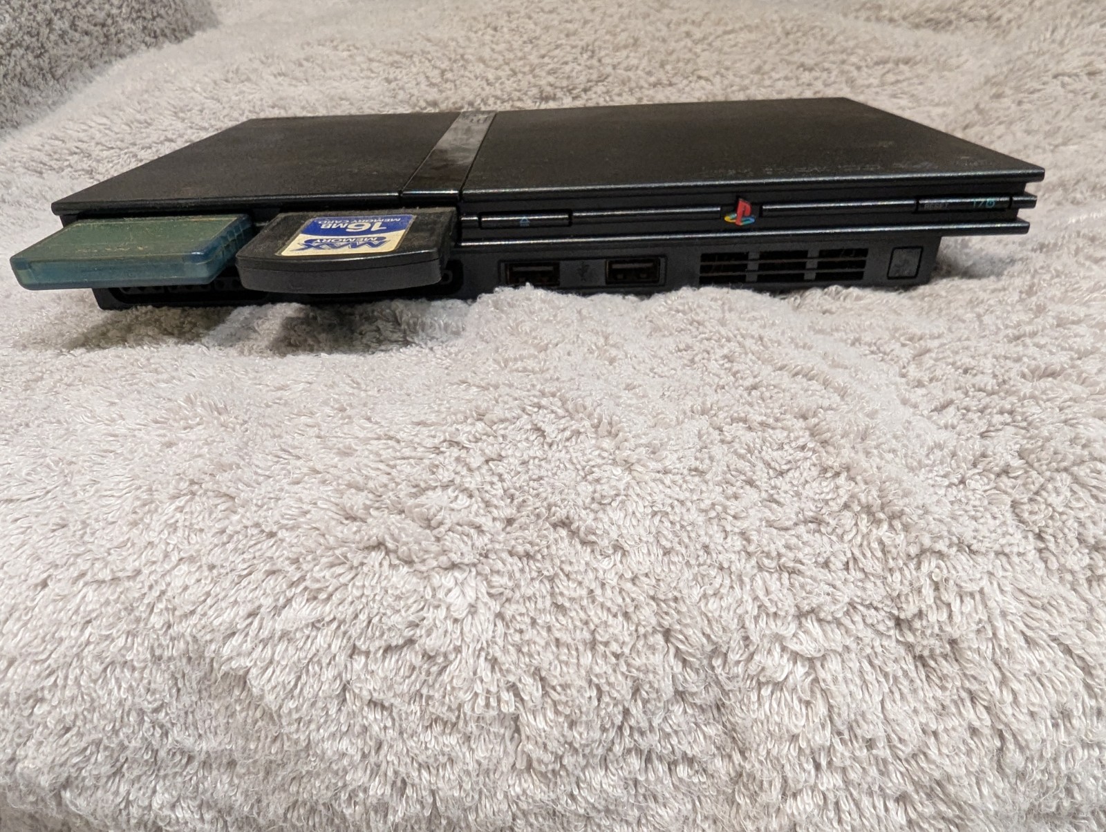 Sony PlayStation 2, SCPH-77001b (Games are NOT included.)