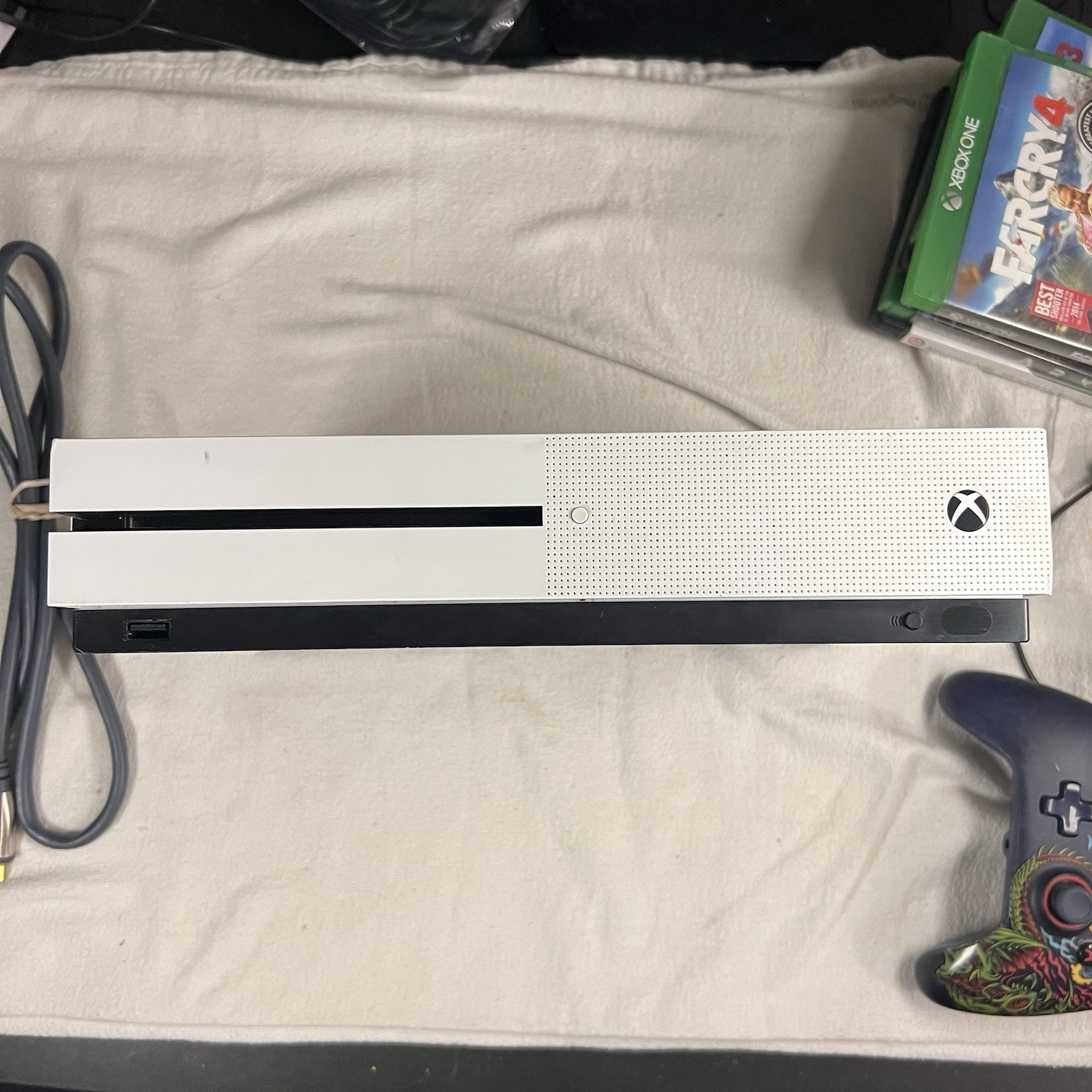 Microsoft Xbox One S White Console Bundle 5 Games