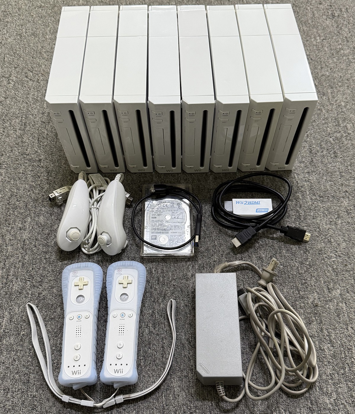 Nintendo Wii Console HD (2 Original Wii Remotes & 320GB Harddisk) Plug and Play
